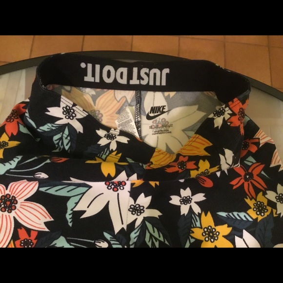 Nike leggings floral pattern size XS - Picture 2 of 3